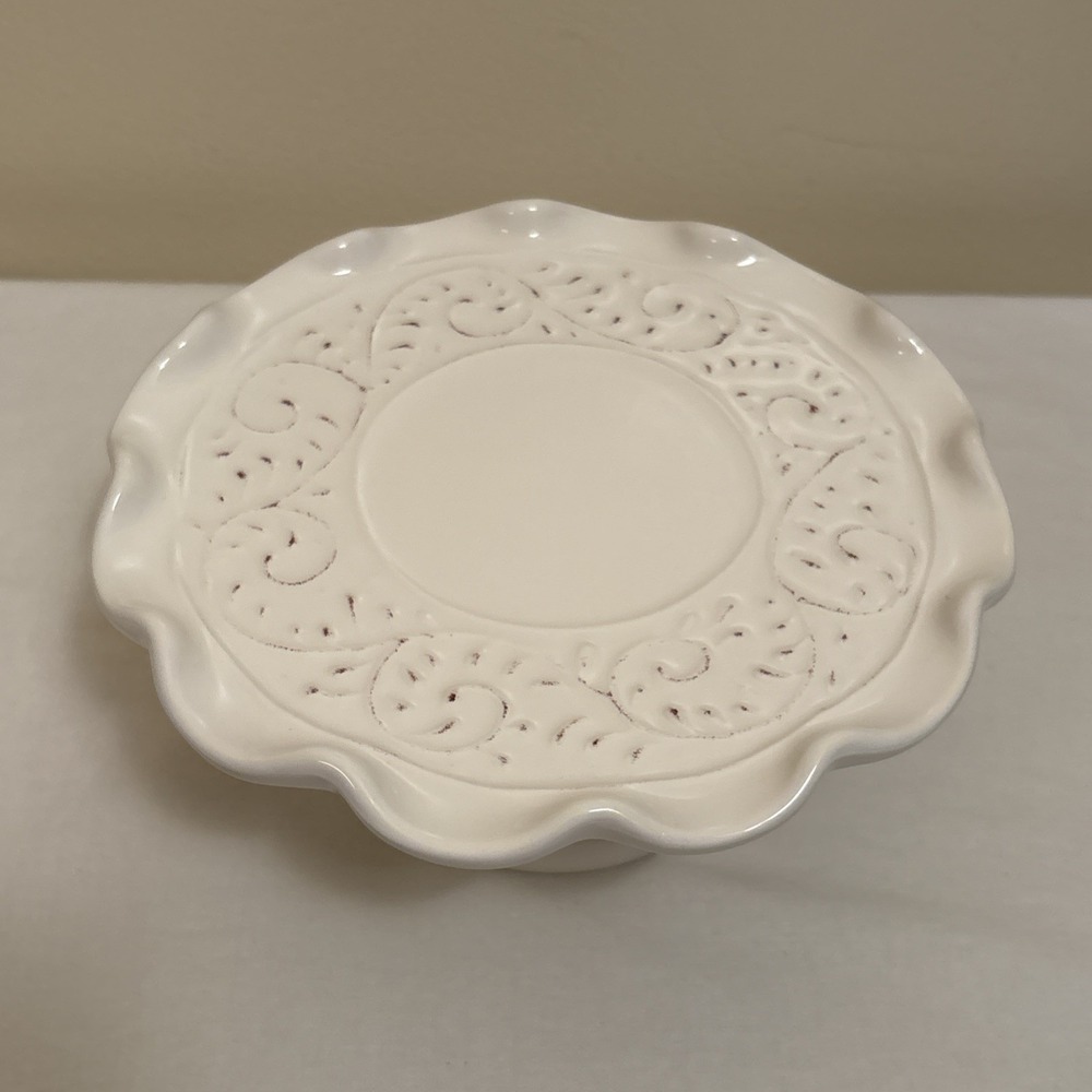 Maioliche Jessica Pedestal Platter 8 in Italy Off White Scalloped Edge Cupcake